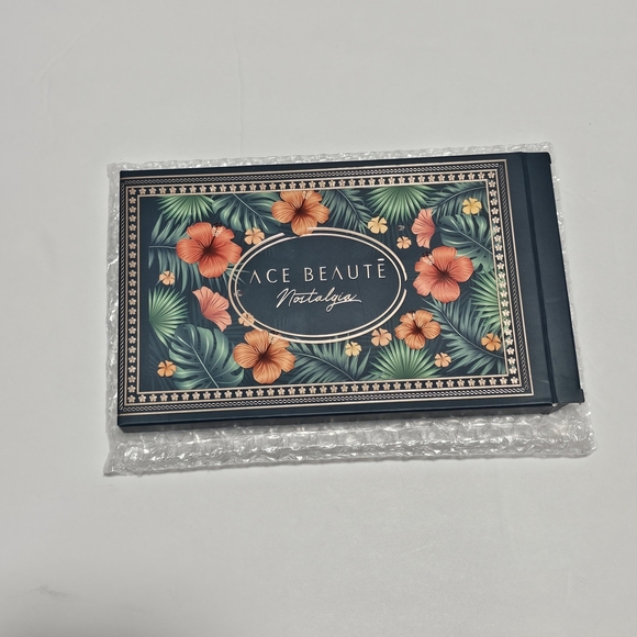 NEW Ace Beaute Nostalgia Eyeshadow Palette - Picture 4 of 5